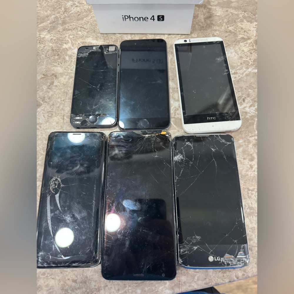 Apple IPhones, IPads, MacBooks, and other devices. PARTS ONLY! - Picture 3 of 10
